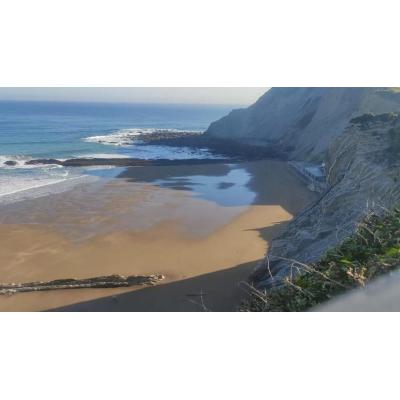 El cadáver de una mujer aparece en la playa en Zumaia