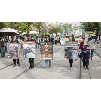 Más de mil personas se manifiestan en Sevilla para reclamar el fin de la tauromaquia