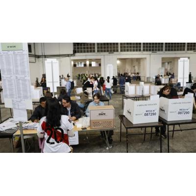 Arranca la votación para las elecciones generales de Perú