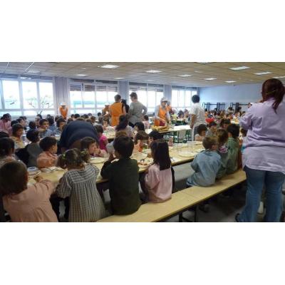 Bebidas azucaradas y bollería deberán desaparecer de colegios e institutos este jueves