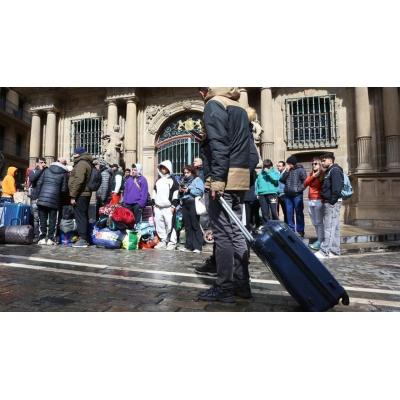 Desalojados del convento de Aranzadi: "No sabemos dónde vamos a dormir a partir de ahora"