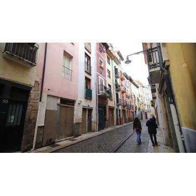 Aplazado el desahucio contra la mujer que vive en la calle Descalzos de Pamplona