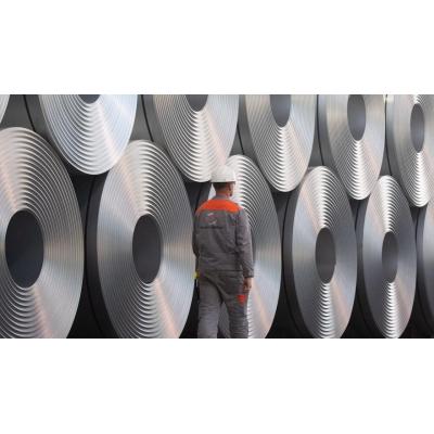 La UE acuerda recortar en un 47% la entrada de acero sin arancel para proteger la industria siderúrgica europea