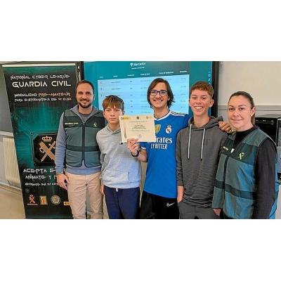 Alumnos del IES Marqués de Villena de Marcilla, primeros de Navarra en la Ciberliga