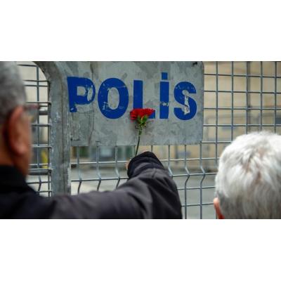Un exalumno abre fuego en una escuela turca, hiere a 16 personas y se suicida