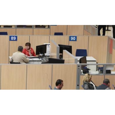 El Gobierno español aprueba la jornada de 35 horas para más de 220.000 funcionarios del Estado