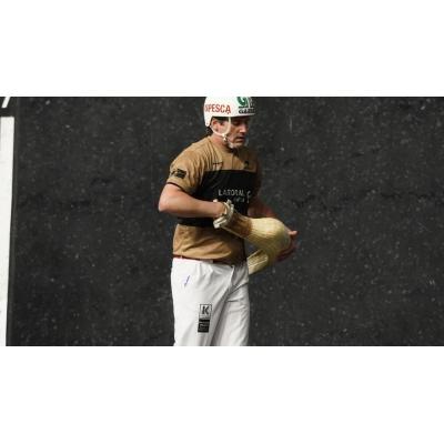 Aritz Erkiaga acecha a Unai Lekerika en la Jai Alai League