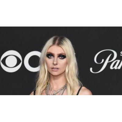 La cantante Taylor Momsen, telonera de AC/DC, hospitalizada por la picadura de una araña venenosa