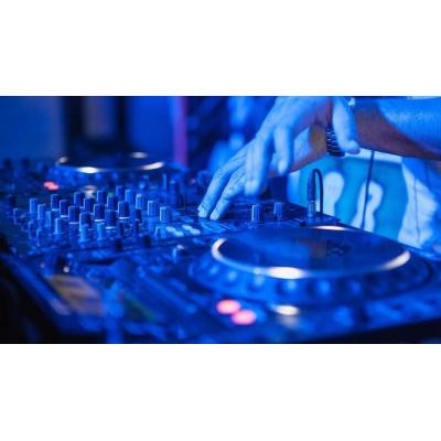 Piden 8 años de prisión a un portero de discoteca por abusar de una menor en el lavabo