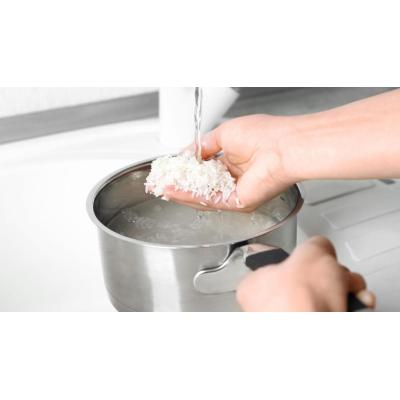 ¿Lavar el arroz antes de cocinarlo? La respuesta cambia según la receta