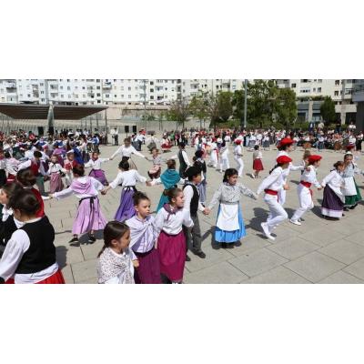 Dantzari Ttikien Jaia 2026: más de 250 dantzaris bailan en Arrosadia y Azpilagaña
