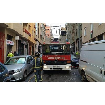 Una mujer fallecida y siete afectados, tres de ellos críticos, en un incendio en Tenerife
