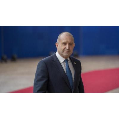 Un expresidente prorruso es el favorito en las octavas elecciones de Bulgaria desde 2021