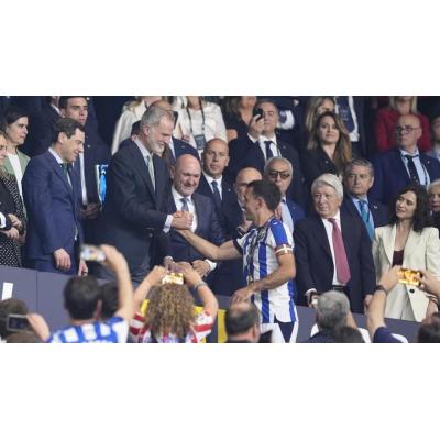 El gesto de Oyarzabal con Ayuso en la final de Copa: ¿despiste o desplante?