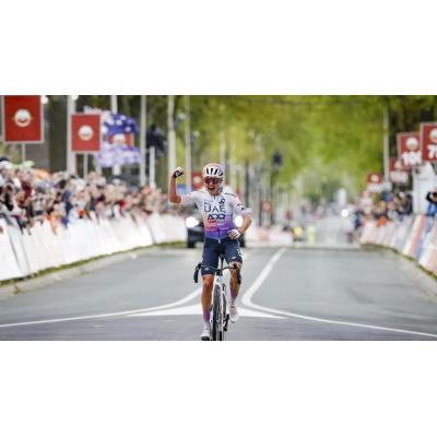 Paula Blasi hace historia en la Amstel