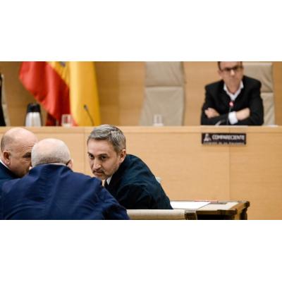 La presidenta de la comisión de la dana expulsa al portavoz del PP