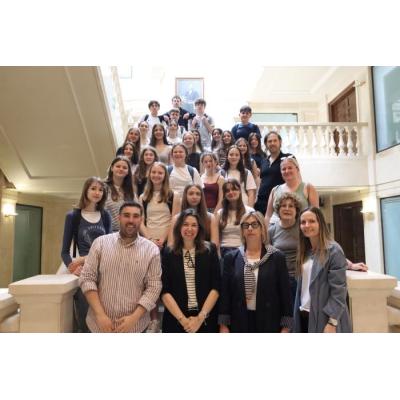 Alumnado del IES Valle del Ebro y estudiantes alemanes visitan el Ayuntamiento de Tudela