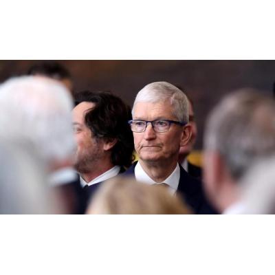 Tim Cook dejará de ser CEO de Apple en septiembre y será relevado por John Ternus