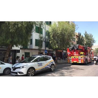 Cuatro heridos, dos críticos, y 70 desalojados tras explotar una vitrocerámica en un edificio de Ibiza