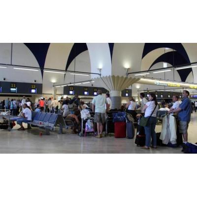 Las aerolíneas programan casi un 6% más de asientos para este verano y encaran la temporada con "optimismo"