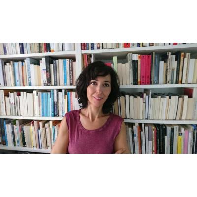 La escritora Edurne Portela participa en un encuentro literario en la UPNA