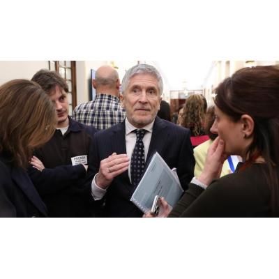 Interior asegura que "nadie con antecedentes penales será regularizado"