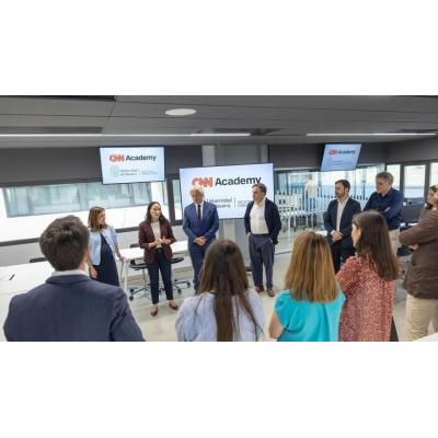 La CNN firma un convenio con la Universidad de Navarra para formar a futuros periodistas