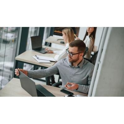 Un estudio revela que la IA permite ahorrar 75 minutos a los trabajadores y trabajadoras