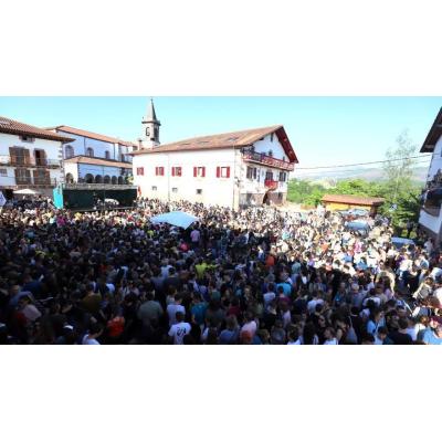 Multitudinario concierto para cerrar la recaudación de Aroztegia