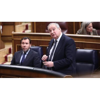Jordi Hereu dice que "España tiene plena capacidad para afrontar el suministro energético del transporte aéreo"