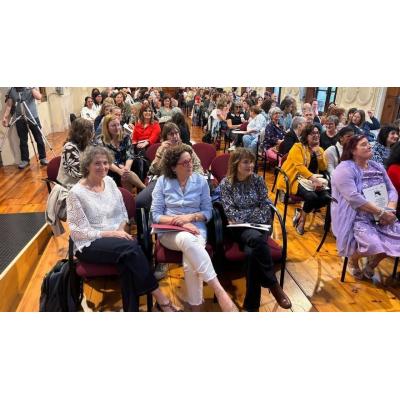 Más de 140 profesionales reflexionan sobre buenas prácticas en la aplicación del Enfoque Dialógico