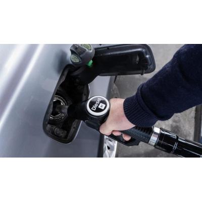 El diésel da un respiro y se abarata esta semana un 4%