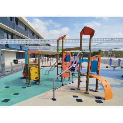El parque infantil del C.P. Huertas Mayores incorpora un nuevo multijuego de veleta triple