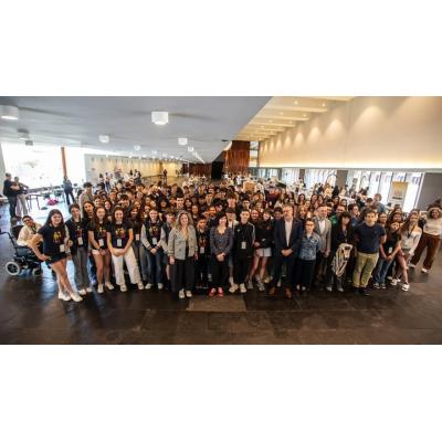 Elhuyar Zientzia Azoka: feria de ciencia y tecnología joven en Baluarte
