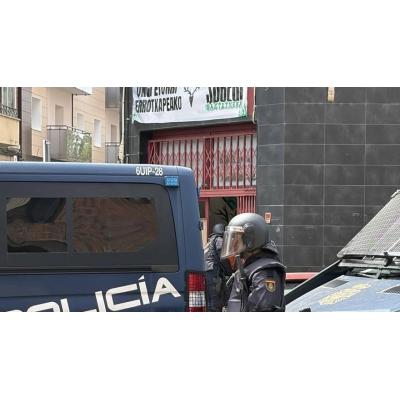 Cuatro detenidos y 26 denunciados por ocupar unos antiguos locales parroquiales en la Rochapea