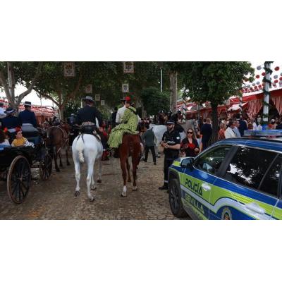 Un detenido por presunta agresión sexual en la Feria de Sevilla con cuatro agentes heridos durante el arresto
