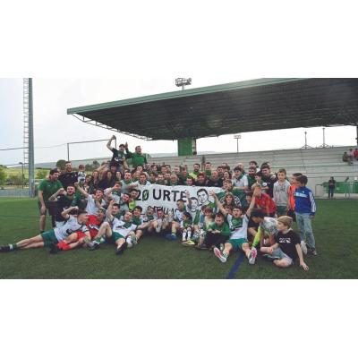 Fotos del homenaje al futbolista del Pamplona Javier Zapata por sus 20 años en el club