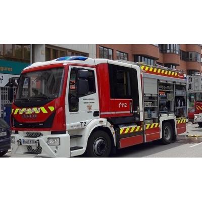 Desalojan varias viviendas por el incendio en una planta de reciclaje de Onda (Castellón)