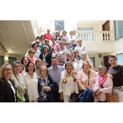 La Asociación de Mujeres Blanca de Navarra visita el Ayuntamiento de Tudela