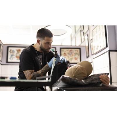 Sanidad retira del mercado una tinta de tatuaje no apta para su uso