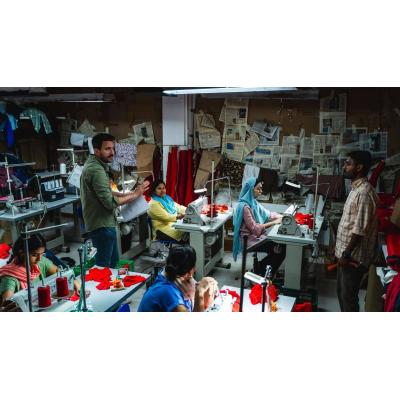 Javier Celay rueda un corto con vocación internacional ambientado en un taller textil clandestino