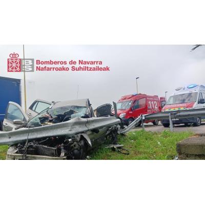 Trasladado al HUN un conductor de 69 años accidentado en la A-1 en Alsasua, cerca de Etxegarate