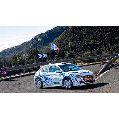Javier Azcona cumple su objetivo en el Rally Islas Canarias