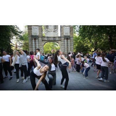 La Escuela de Danza de Navarra celebra su día en El Bosquecillo