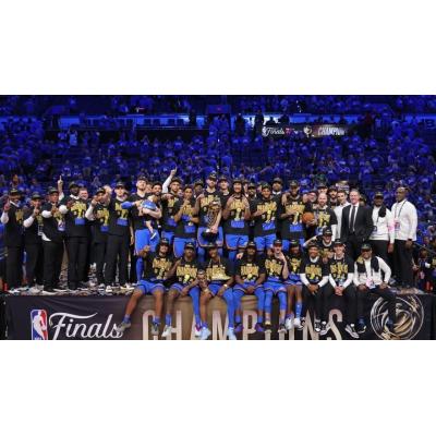 Oklahoma barre a los Suns y pone la directa hacia su segundo anillo consecutivo