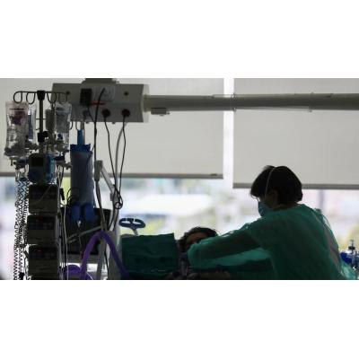Primera reconstrucción mamaria en España con tejido abdominal asistida por un robot