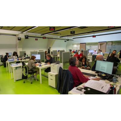 Fotos de una oficina de la Declaración de la Renta en Navarra 2025