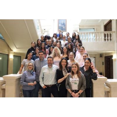 Alumnado del IES Valle del Ebro y estudiantes franceses visitan el Ayuntamiento de Tudela