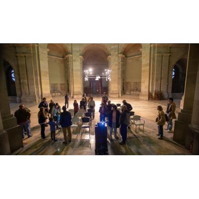 Fotos de las primeras visitas guiadas gratuitas al Monumento a los Caídos