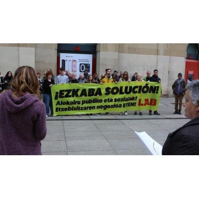 Vecinos de Ezkaba protestan contra la descalificación de 190 viviendas protegidas en 2027
